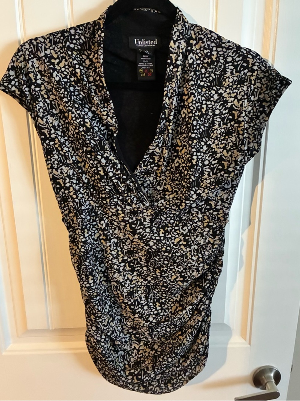 Kenneth Cole Black and White Abstract Cap Sleeve Top With Ruching On Sides